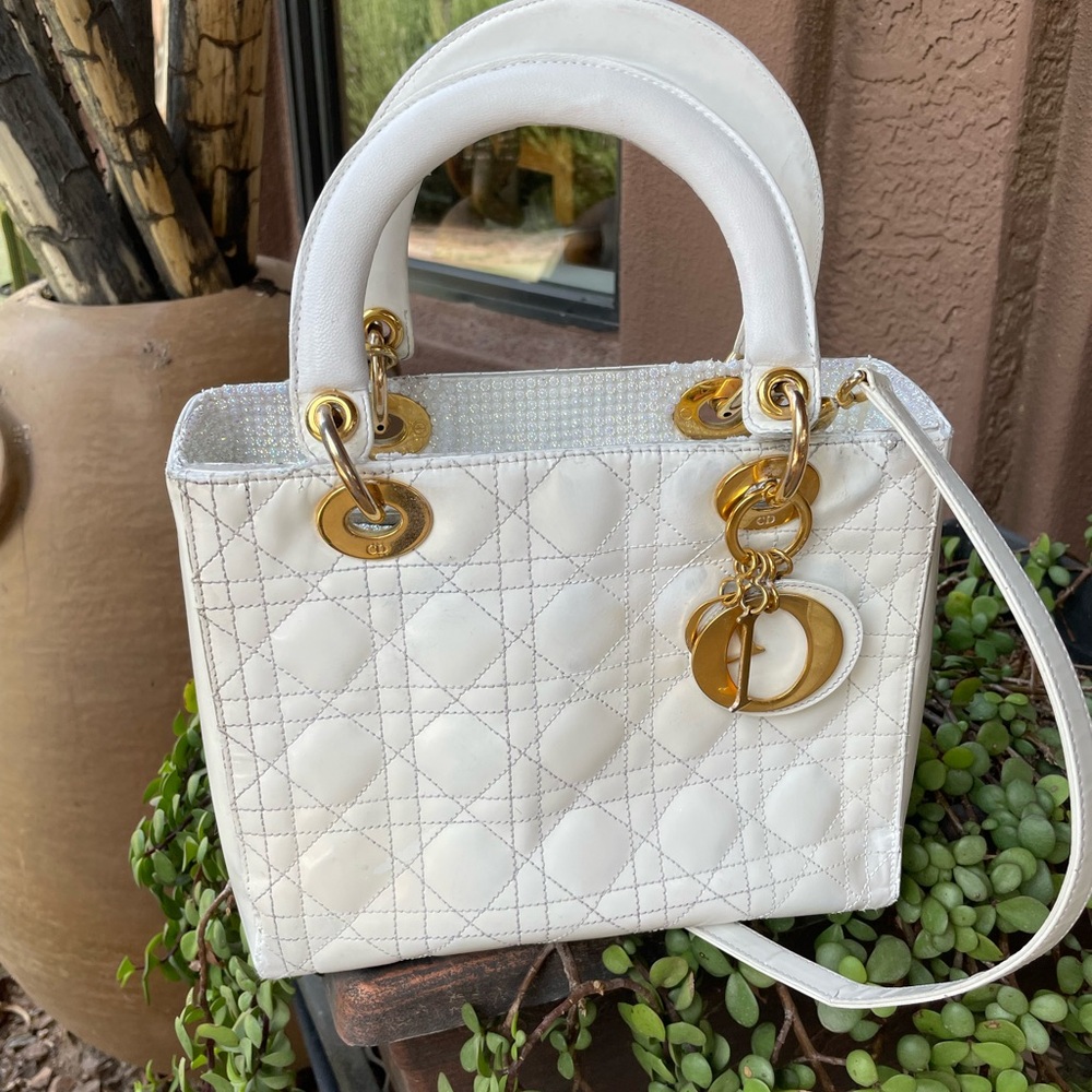 Elegant White Quilted Handbag